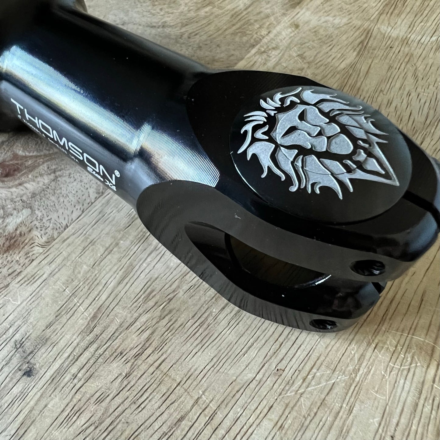 Lion no Sheep Hidden Bolt Top Cap