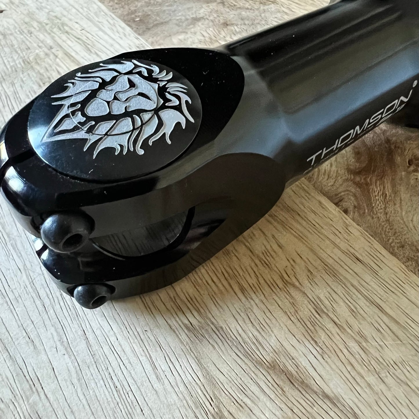 Lion no Sheep Hidden Bolt Top Cap