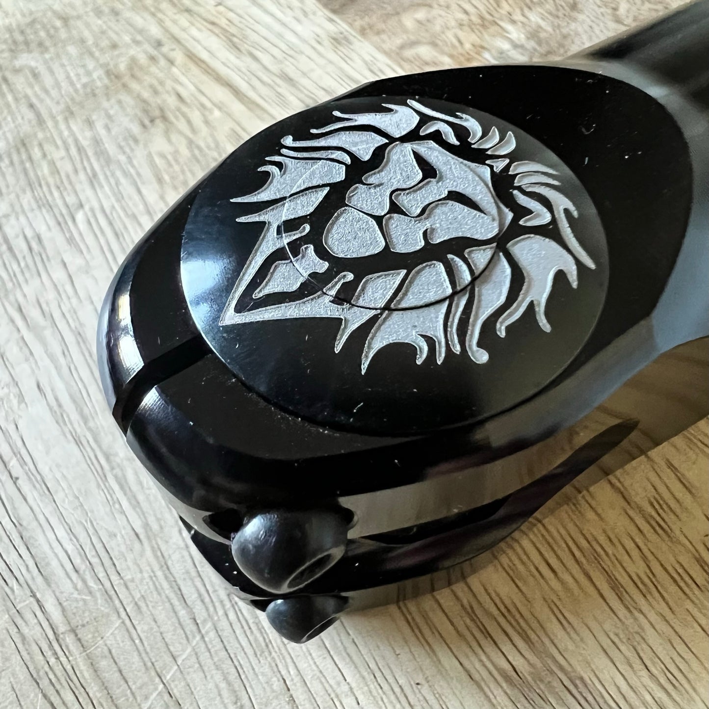 Lion no Sheep Hidden Bolt Top Cap