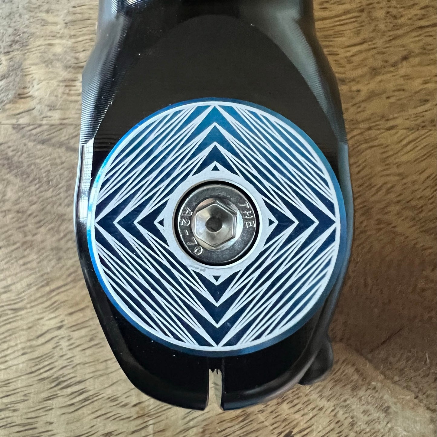 Hypnotic Arrow Top Cap