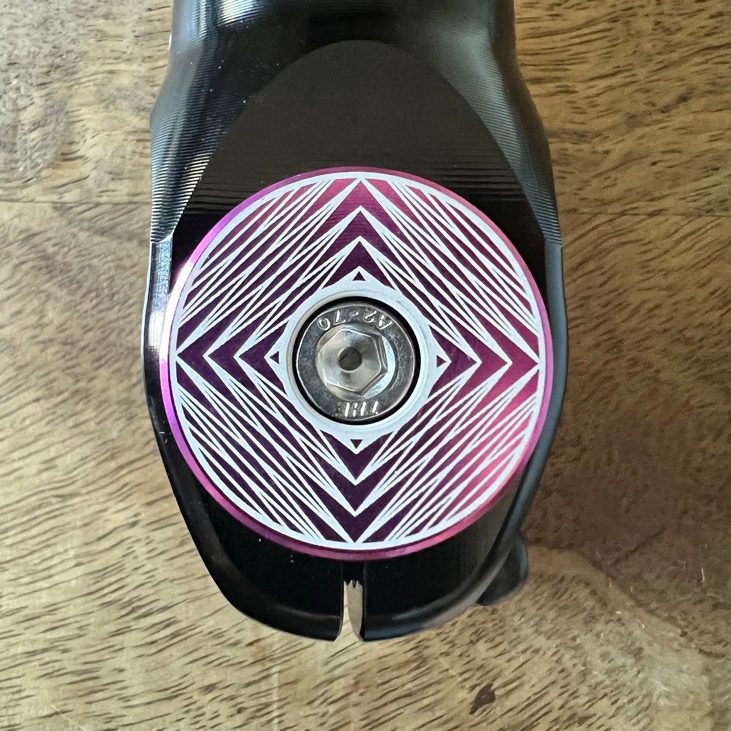 Hypnotic Arrow Top Cap